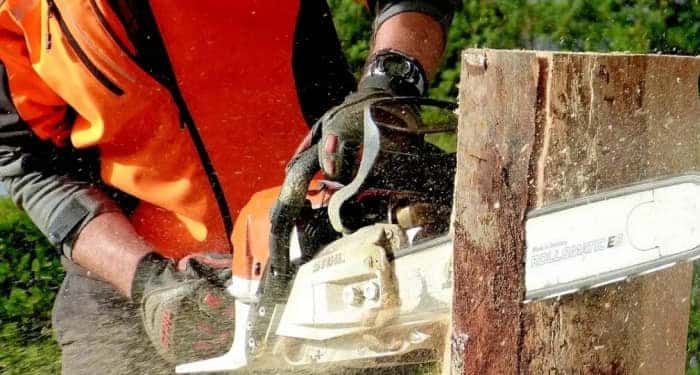 How To Cut A Log Lengthwise With A Chainsaw